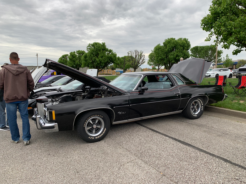 Illustration for article titled Last night’s cruise-in.